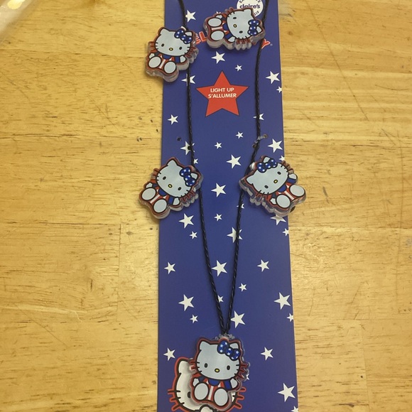 NWT Hello Kitty light up patriotic necklace Acrylic charms on wire NWT - Picture 2 of 8